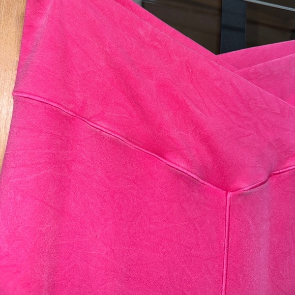 Aerie OFFLINE Real Me criss Crossover Flare Leggings yoga pants highrise fuchsia - Picture 7 of 9